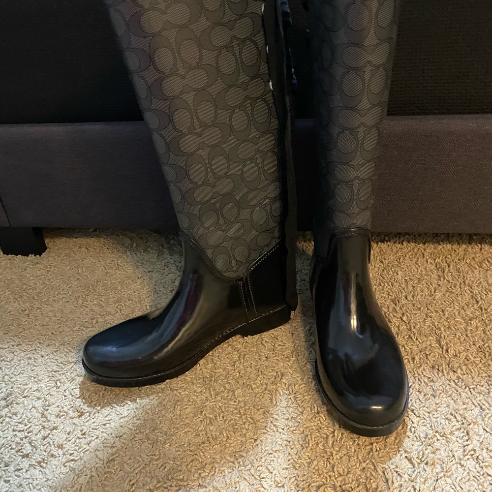 Coach rain boots size 6.5. New - Picture 3 of 4